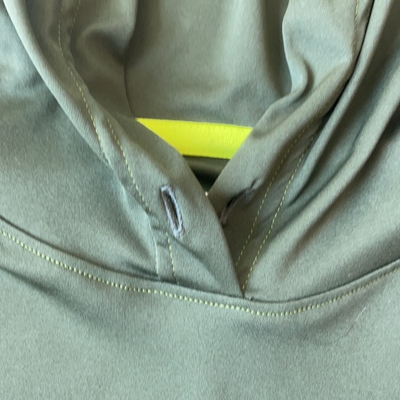 Men’s Under Armour Hooded Long Sleeve Shirt - Picture 5 of 5